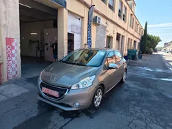 Peugeot 208 1.2 vti ct ok en excellent etat