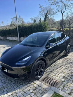 Tesla Model Y Long range  premium 2024