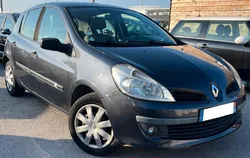 RENAULT Clio 3 / 5 Portes Phase 2 / 1.5 dCi 70 cv *CLIM / PNEUS NEUF