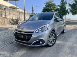 Peugeot 208 1.2 Signature
