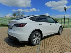 Tesla Model Y DUALMOTOR