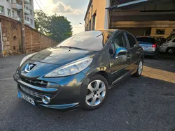 Peugeot 207 1.6 hdi 110cv *finition feline* *gps* *toit pano* *attelage* *embrayage + distribution + turbo neuf