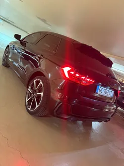 Audi a1 25 tfsi jantes sport finition s line full black apple carplay eclairage d'ambiance led
