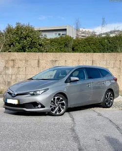 Toyota Auris Confort + P. Sports