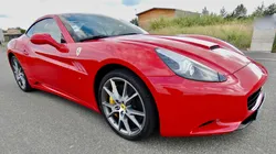 FERRARI California. 4.3 V8 Coupé Cabriolet 32V F1 460 cv. Boîte refaite à neuf. Radar AV/AR. Siege électrique/Chauff. Vol à Led. Capote électrique