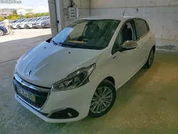Peugeot 208 1.2 PureTech Signature