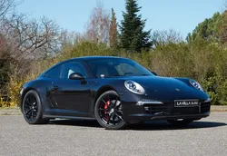 Porsche 991.1 Carrera 4S PDK Noir Basalte Métallisé Intérieur Full Cuir Bi-ton Gris Quartz / Gris Galet Pack Chrono Sport Plus Echappement Sport à Valves Volants Multifonctions