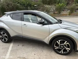 Toyota C-HR 1.8 Hybrid Square Collection