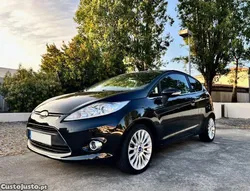 Ford Fiesta 1.25i 16V TITANIUM PLUS+ 82CV | COMO NOVO | BLUETOOTH | MÃOS LIVRES | USB | VIDROS PRIVACY