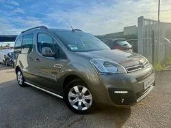 CITROEN BERLINGO II 1.6 BLUEHDI 120 SHINE BV6 attelage caméra CarPlay distribution neuve 4 pneus freins av neufs prête à partir garantie possible 12 mois