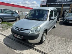 Peugeot Partner multiplaces clim 1.4 essence 75 cv carnet ok garantie 6 mois très fiable