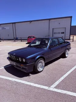Nouveau tarif si très rapide BMW e30 318 IS Magnifique