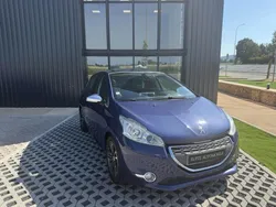 PEUGEOT 208 1.4 HDi FAP 68cv ToitPanoramique/Siègeschauffants/Grand écran