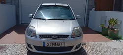 Ford Fiesta 1.25 Ghia , em bom estado com apenas 182813Km.
