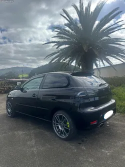 Seat Ibiza 1.9 PD 130cv com 140 mil km reais