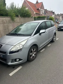 Peugeot 5008. 2 l HDI, pack business