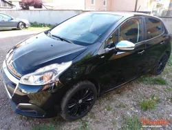 Peugeot 208 1,2 THP 82 CH BVM5 STYLE