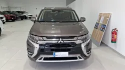 MITSUBISHI Outlander PHEV Kaiteki 4WD