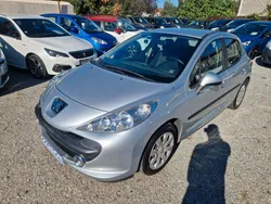 Peugeot 207 1.4i 75 CV + ATTELAGE