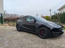 Tesla Model Y Long Range | AWD | Dual Motor | Jantes 20 | Gancho Reboque | Carbono | IVA Dedutivel