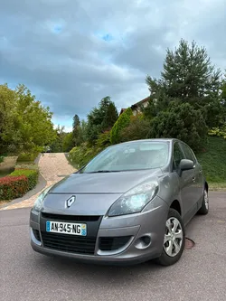 Renault senic 1.5 dci climatisations regulateur ecrant gps tres fiable pret a rouler