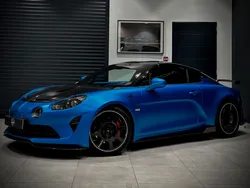 ALPINE A 110 R 1.8T 300 Ch BVA BLEU RACING MAT / SIÈGE BAQUETS / FULL CARBONE / PACK TRACK / JANTES CARBONE / 1ER MAIN / FRANÇAISE "800 KMS" NEUF