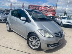 MERCEDES CLASSE A 180 CDI 2.0 110CH ÉLÉGANCE * BOITE AUTO * SEMI CUiR BLUETOOTH RÉGULATEUR SIÈGES CHAUFFANT JANTES ALU RADAR AV ET AR * MOTEUR À CHAINE * FACTURES D'ENTRETIEN À JOUR MERCEDES
