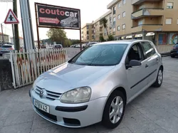 VW Golf Viatura  com  130 000 Kms