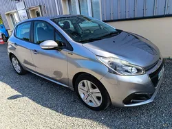 Peugeot 208 1.2 82 cv signature