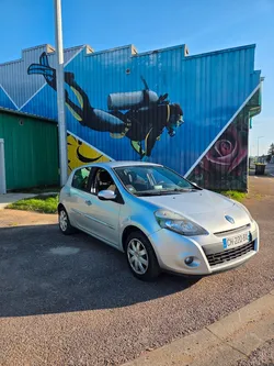 Renault clio 3 1.2i 75chv tomtom live 2e main