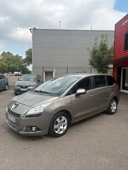 PEUGEOT 5008 1.6 HDi 115ch BVM6 Active 5PL