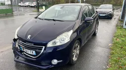 Peugeot 208 accidentée
