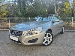 VOLVO V60 D3 136 ch StopStart Momentum/DISTRIBUTION A JOUR/ATTELAGE/BLUETOOTH/CLIM