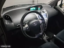 Toyota Yaris 1.0 VVT-i AC Manual
