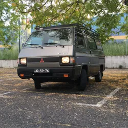 Mitsubishi L300 van