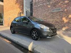 Peugeot 208 1.0 vti 68 ch / état très propre / sièges chauffants / bluetooth / rien à prévoir