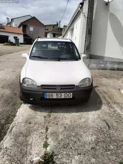 Opel Corsa Em estado novo