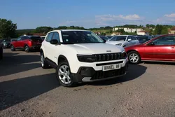 Jeep AVENGER ALTITUDE 100 CV 1L2 TURBO BOITE 6V ABS CAMÉRA GRAND GPS 3D BLUETOOTH AUDIO JBL