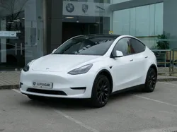 Tesla Model Y Long-Range RWD
