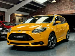 Ford Focus ST - 2.0L 250ch - Sièges Sport Recaro et chauffants, Bluetooth - Carnet et historique exclusif Ford - État remarquable