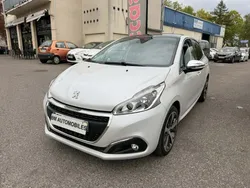 Peugeot 208 1.2 Essence 110 CV Féline