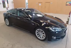 TESLA Model S 75D