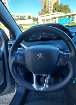 Peugeot 208 1.2 Signature