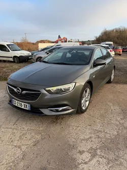 Très belle Opel insignia 136 cv