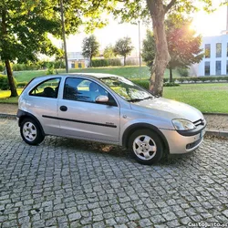 Opel Corsa gasolina de 2001 com avaria mecanica