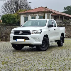 Toyota Hilux 2.4 D-4D  2WD CE CM 3L (Apenas 37.000kms)