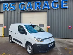 FIAT DOBLO STANDARD "M" 650KG FOURGON 1.5 Blue HDI 100 S&S BVM6 03 PLACES avec CROCHET D'ATTELAGE + PLANCHER BOIS + NAVIGATION + CAMÉRA DE RECUL + RADARS + ANTIBROUILLARDS ( Prix de Vente 16 990 HT )