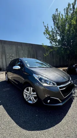 Peugeot 208 Signature