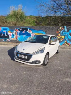 Peugeot 208 1.2 PureTech Signature