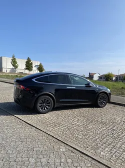 Tesla Model X 75D